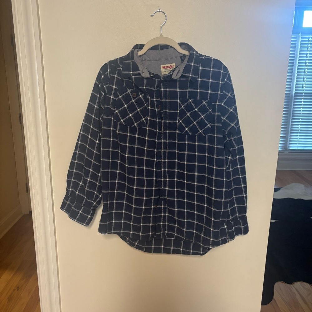 Blue Checkered Wrangler button up SIZE Large